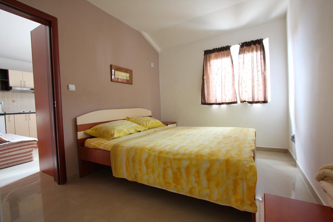 Apartmani Irena Petrovac na moru Exterior foto