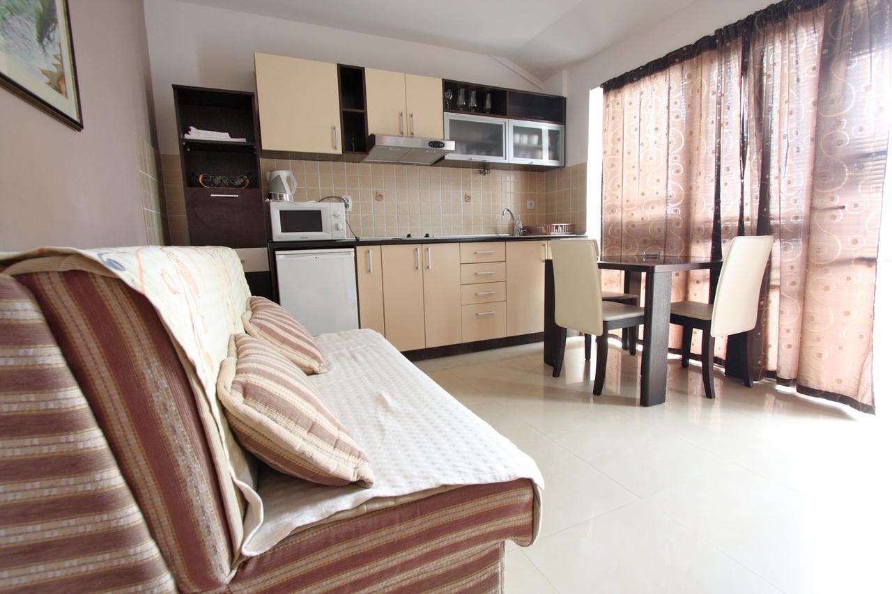 Apartmani Irena Petrovac na moru Exterior foto